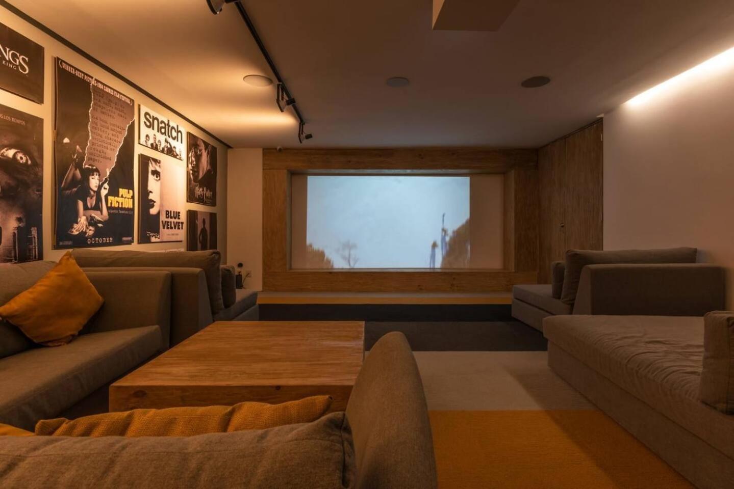 Luxury Condo, 1br 1ba, 200mb, Gym Sauna Cinema