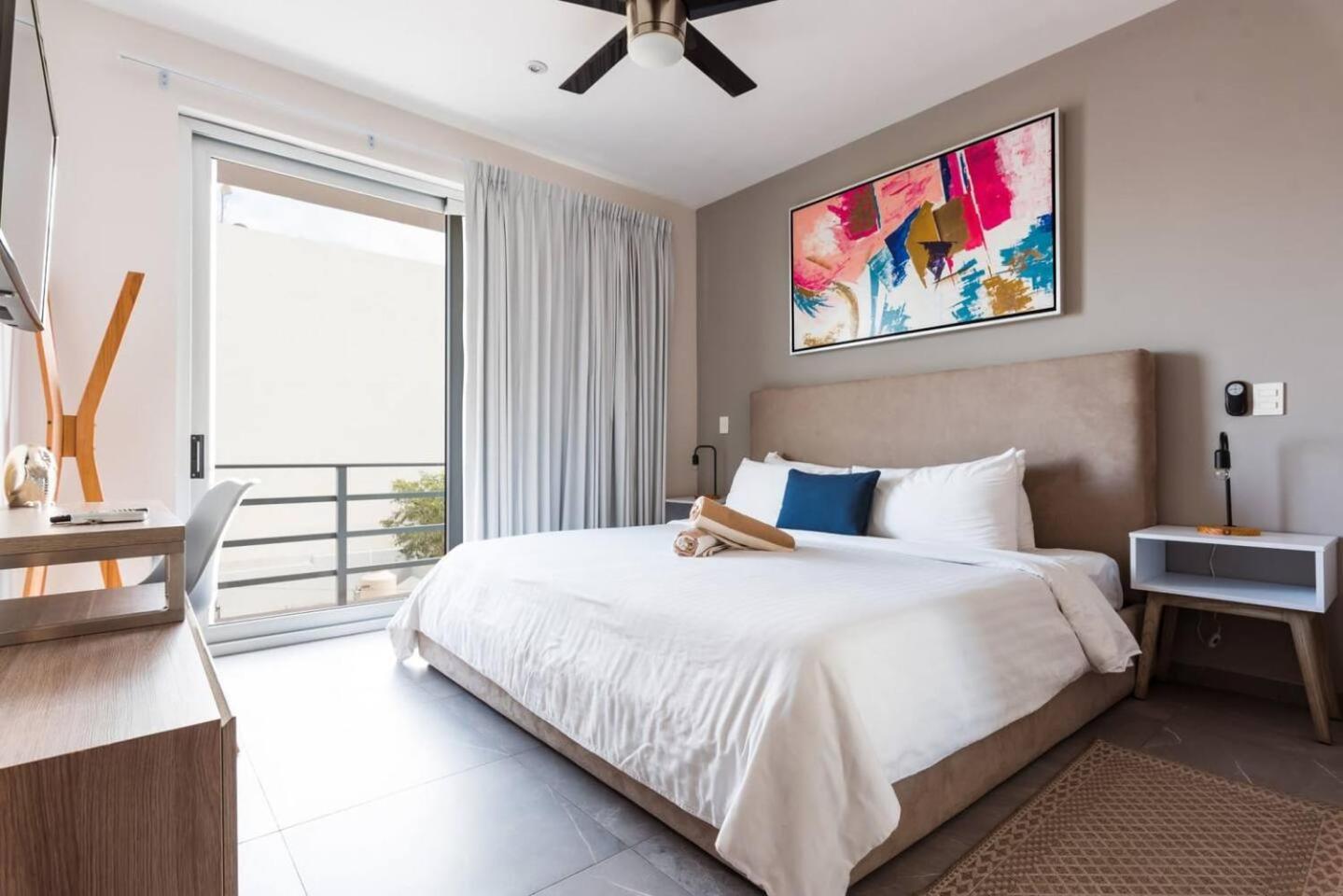 Luxury Condo, 1br 1ba, 200mb, Gym Sauna Cinema * Playa del Carmen