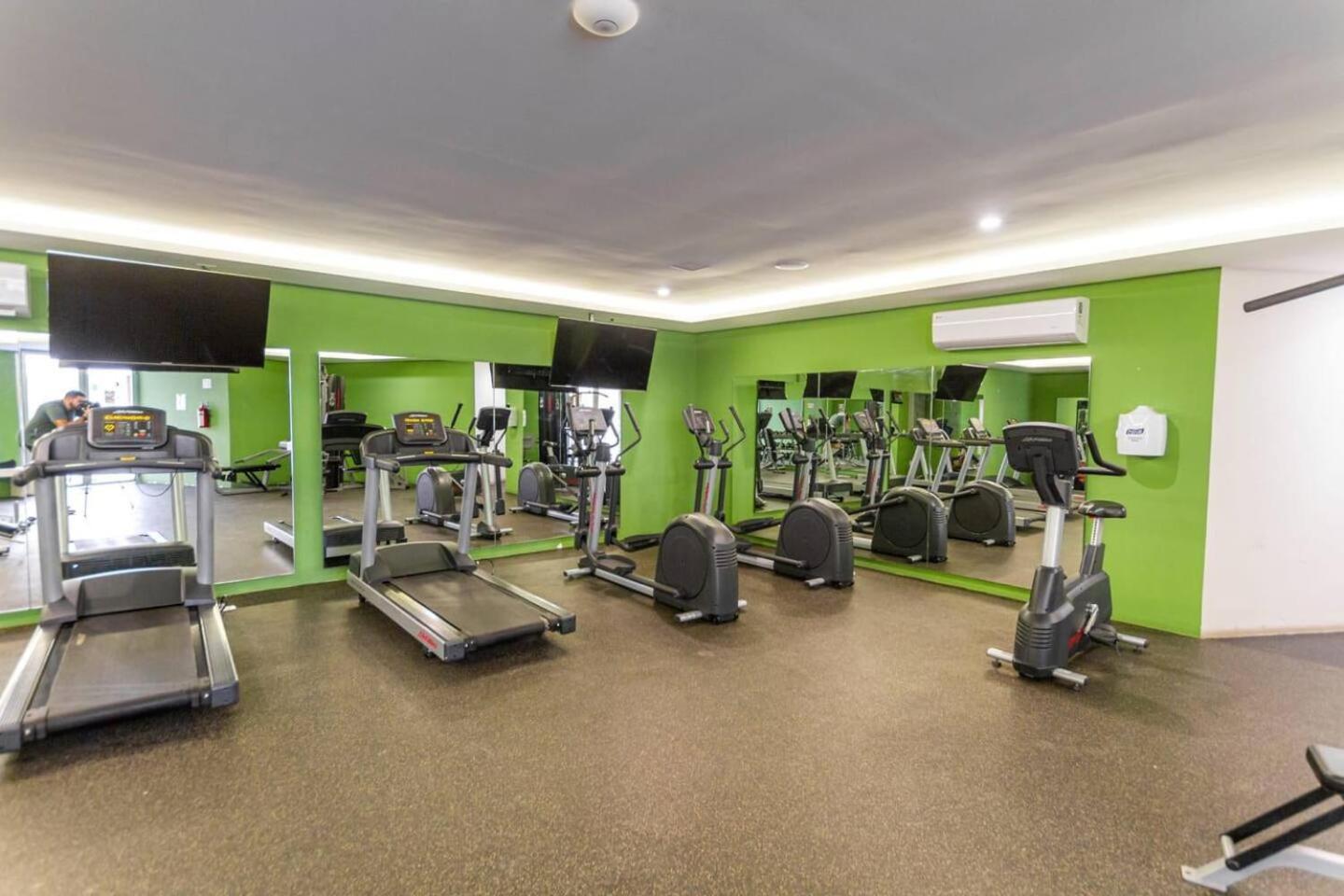 Luxury Condo, 1br 1ba, 200mb, Gym Sauna Cinema Apartamento