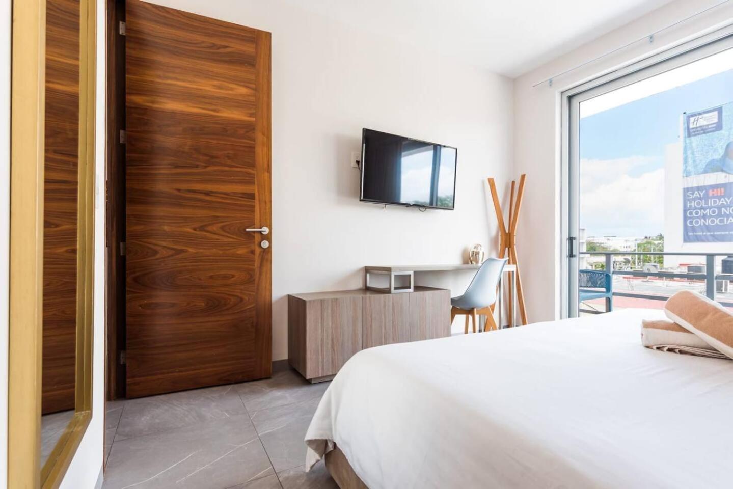 Luxury Condo, 1br 1ba, 200mb, Gym Sauna Cinema *