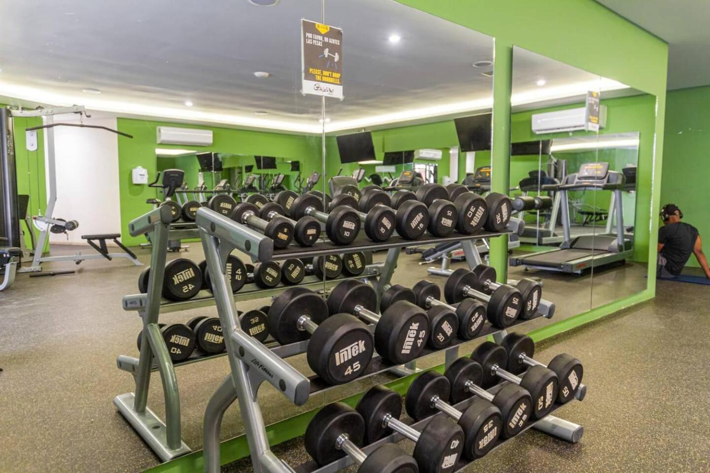 Luxury Condo, 1br 1ba, 200mb, Gym Sauna Cinema Apartamento