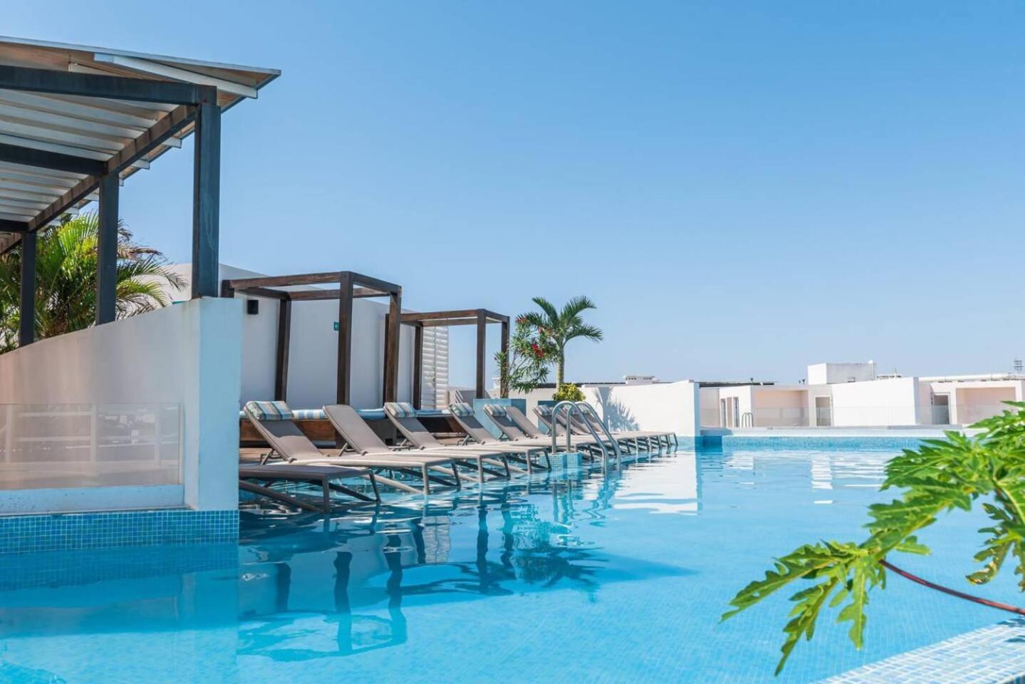 Luxury Condo, 1br 1ba, 200mb, Gym Sauna Cinema Apartamento Playa del Carmen